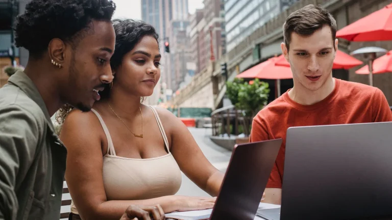 Comment former les jeunes aux compétences en IA pour améliorer l’employabilité ?